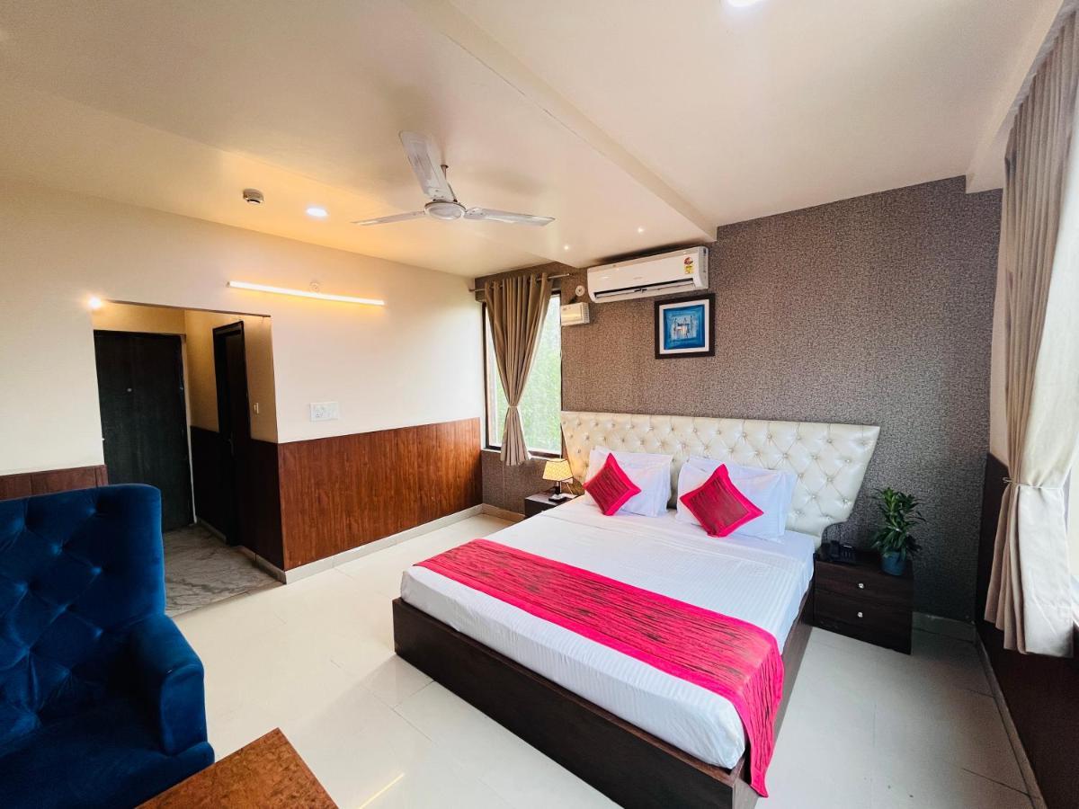 Hotel The Leaf - Gomti Nagar Lucknow Exterior foto